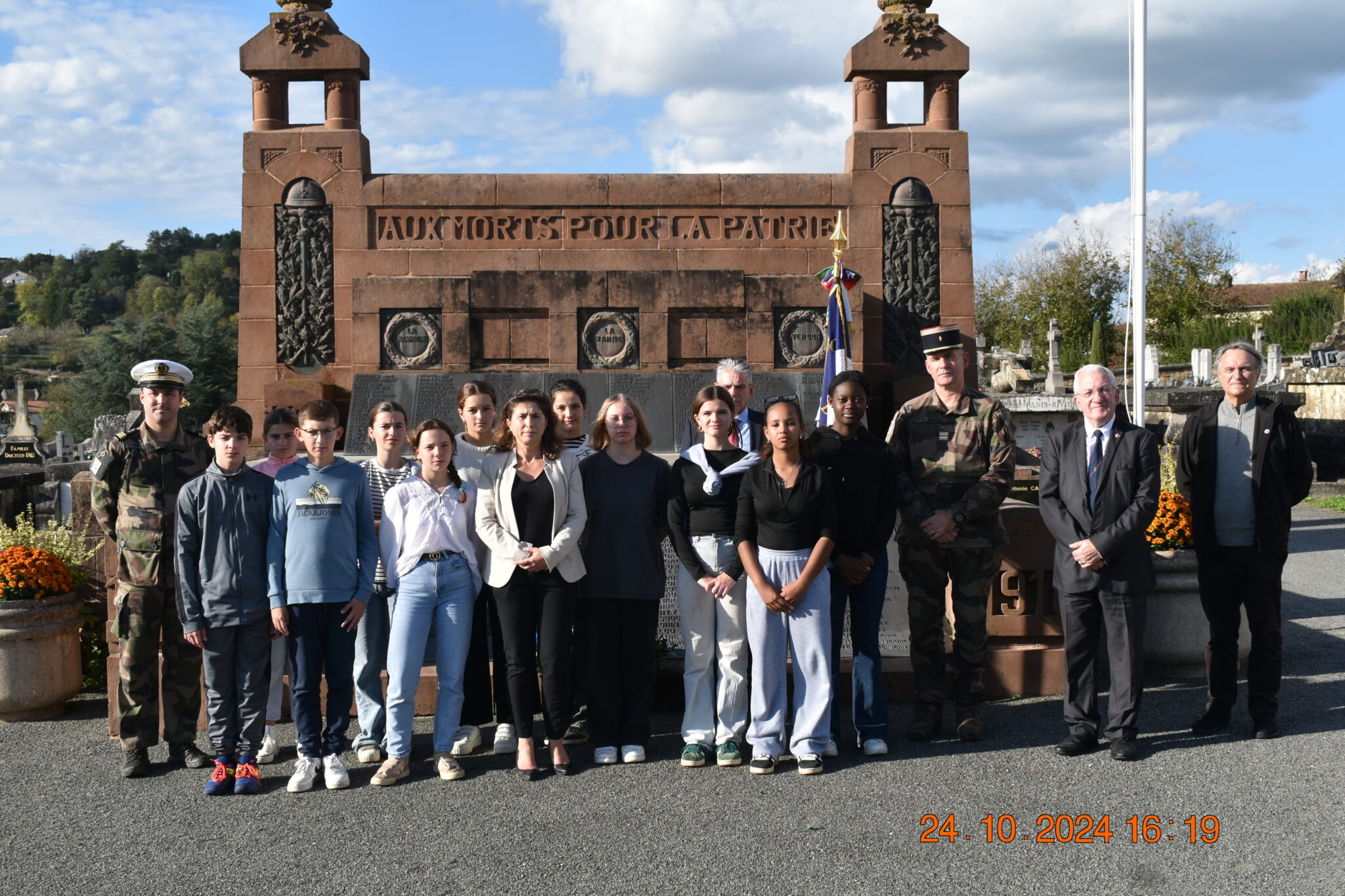 Monuments Aux Morts Du Cimetière