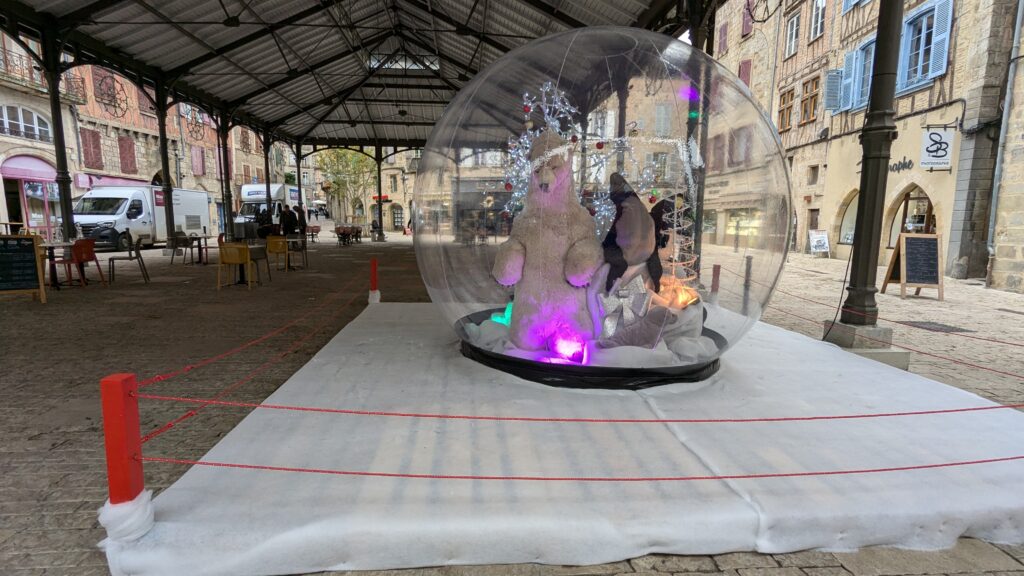 déco boule de noël sous la halle (10)