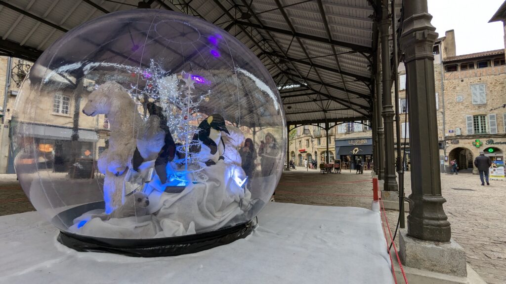 déco boule de noël sous la halle (16)