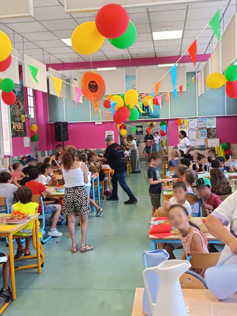 Repas Cantine Fête Musique 25 Floutée (1)