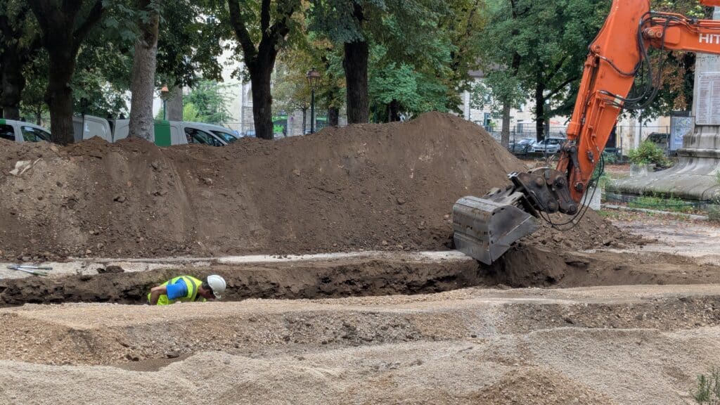 diagnostic archéologique de la place de la raison 15 09 25 (48)