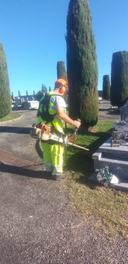 entretien cimetiere toussaint 25 (2)