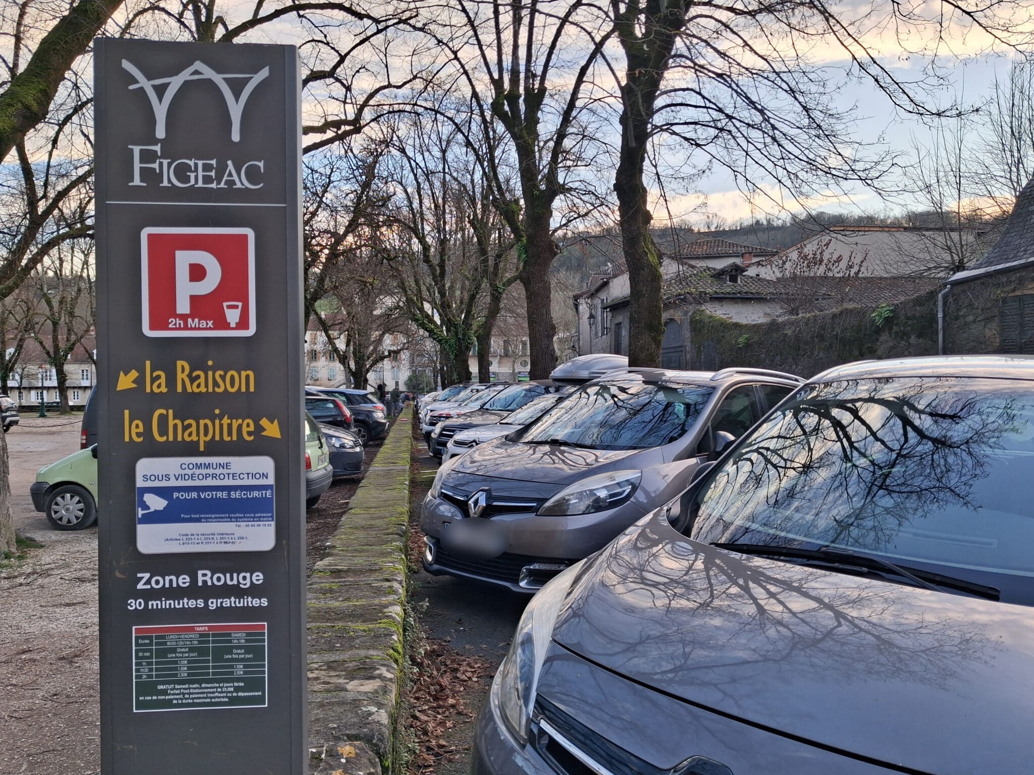 Totem Parking Pl De La Raison (2)