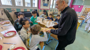 restaurant scolaire miel rucher communal 090226 (2)